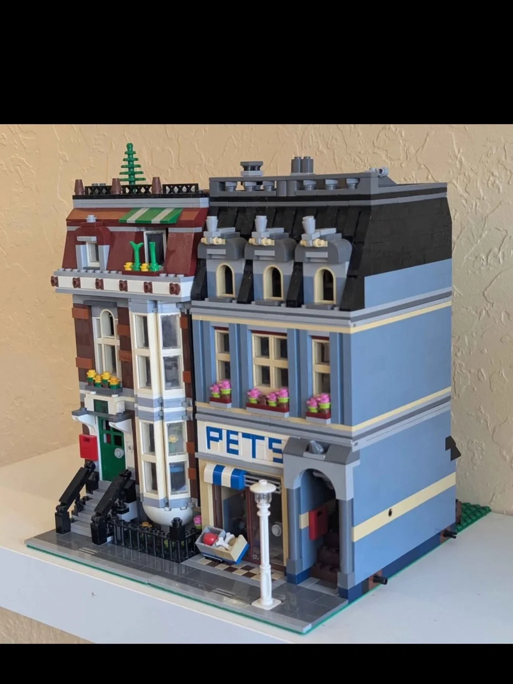 Retired LEGO Creator Expert: Pet Shop (10218) modular building